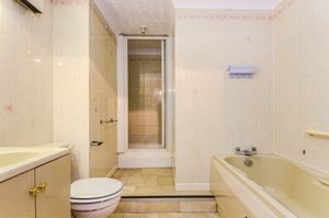 BATHROOM- click for photo gallery